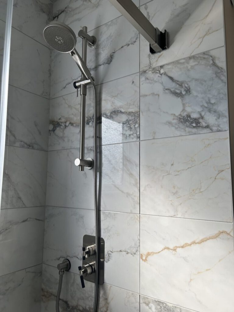 Salle de bain aux 3 miroirs