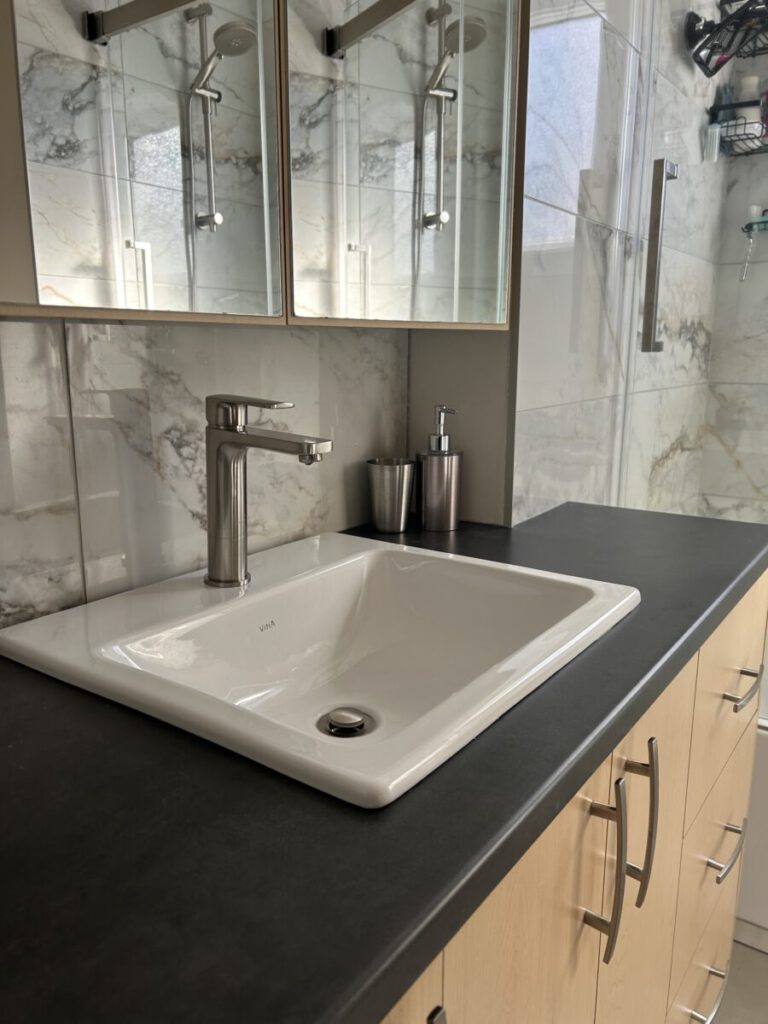 Salle de bain aux 3 miroirs