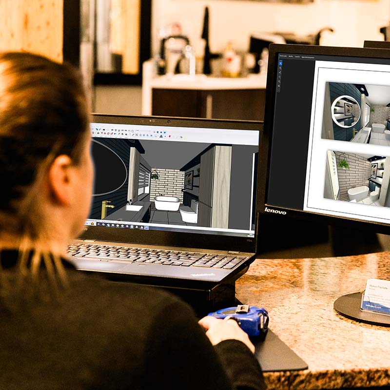 Designer en train de travailler sur des plans de décoration.